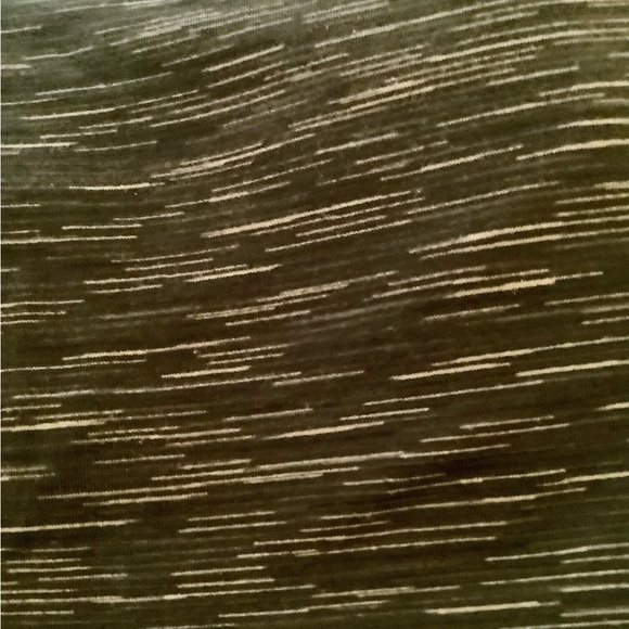 Athletic top grey crisscross straps size medium built in bra  phone pocket 🥀 - Picture 7 of 8